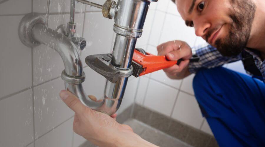 Expert burst pipe repair services in De Leon, TX